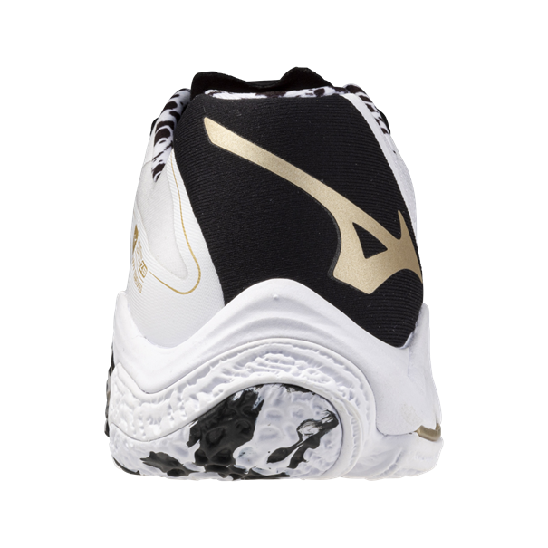 Mizuno wave lightning z8