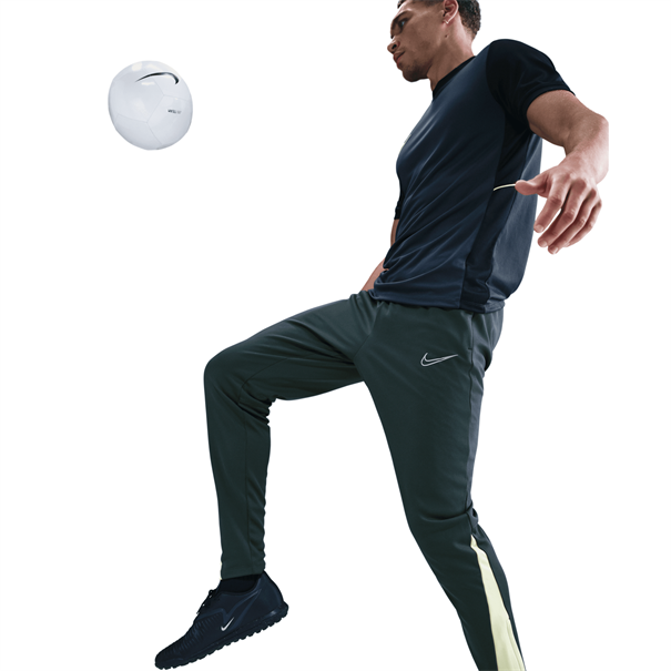 Nike nike academy winter warrior men's t