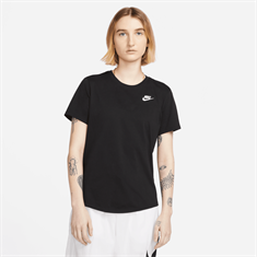 Nike Sportswear Club Essentials t-shirt voor dames