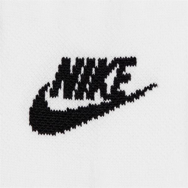 Nike sportswear everyday essential
